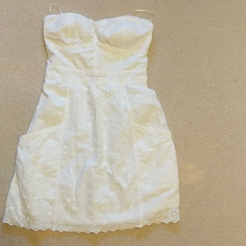 Strapless white dress with lining.